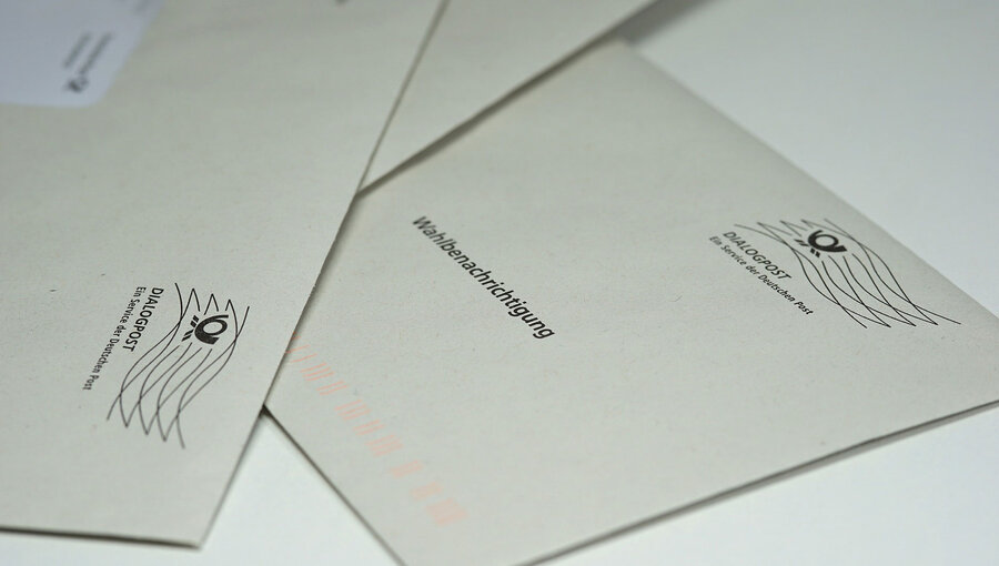 Briefumschläge mit Wahlbenachrichtigung