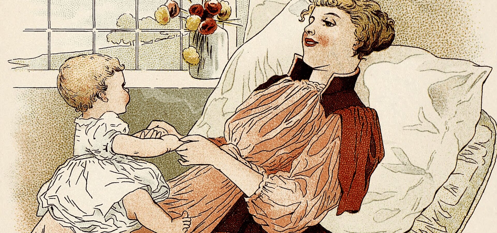 Eine Mutter sitzt auf einem Sofa und hält ihr Kleinkind auf dem Schoß. Das Kind schaut sie neugierig an. Im Hintergrund ist ein Fenster mit Blumen. Die Mutter trägt ein elegantes, historisches Kleid. Die Szene vermittelt eine Atmosphäre von Zuneigung und Geborgenheit.