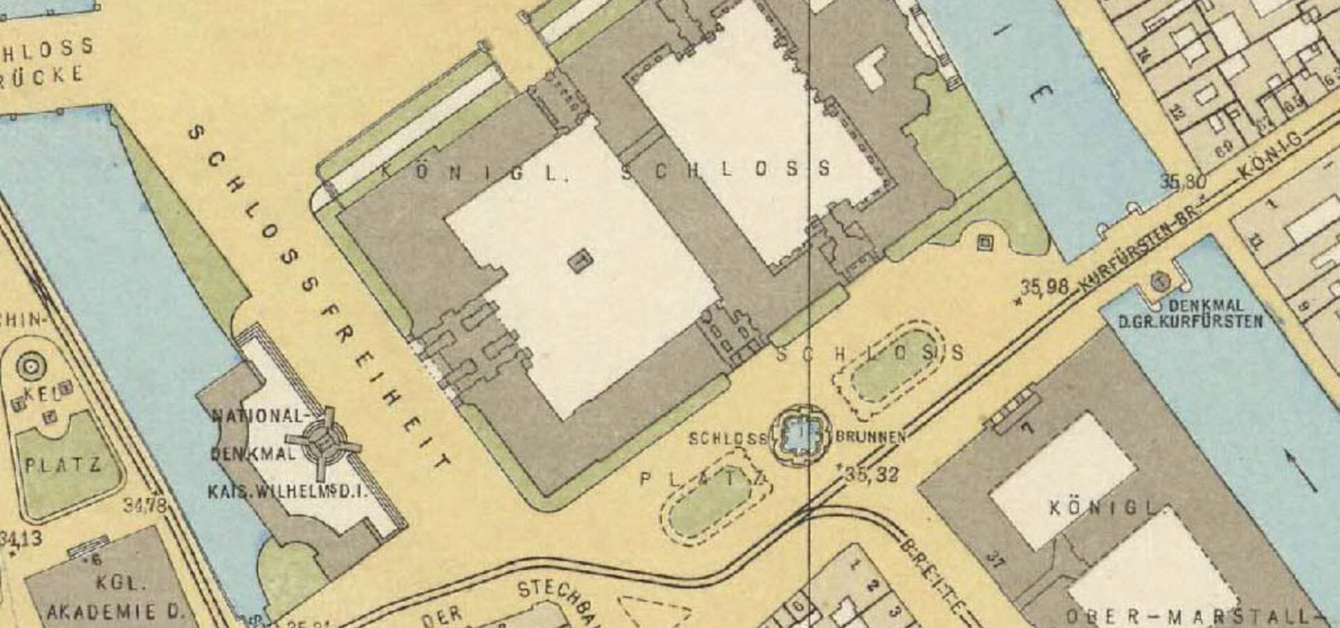 Eine historische Karte zeigt das Königliche Schloss in Berlin, umgeben von Straßen und Wasserwegen. Wichtige Punkte sind die Lustgarten und die Akademie der Künste. Beschriftungen geben geografische Koordinaten und Namen von umliegenden Orten an.